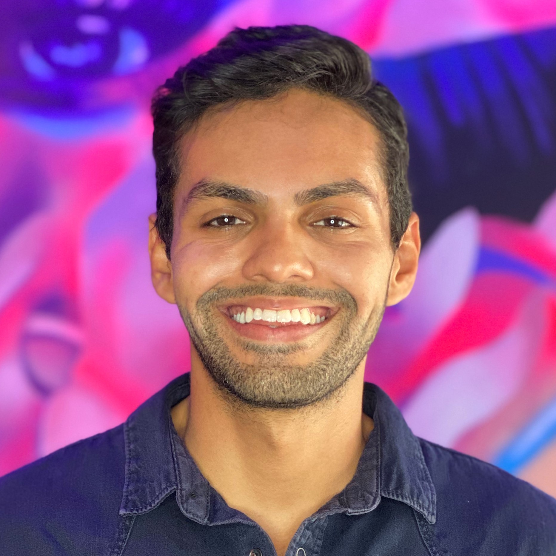 Léo, Administrative Assistant